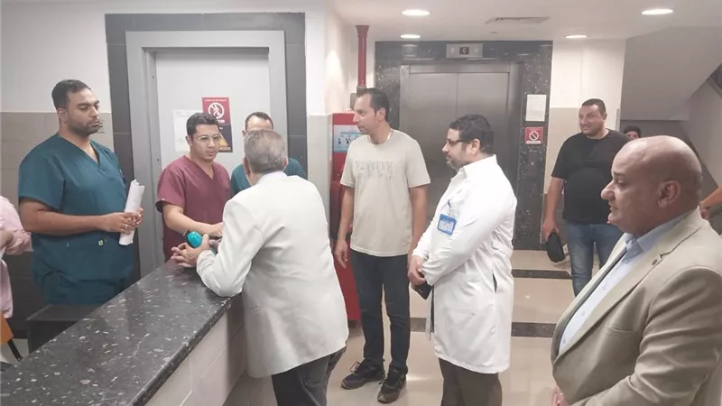 نائب مدير عام فرع الرعاية الصحية بالسويس يتفقد مستشفى الكبد