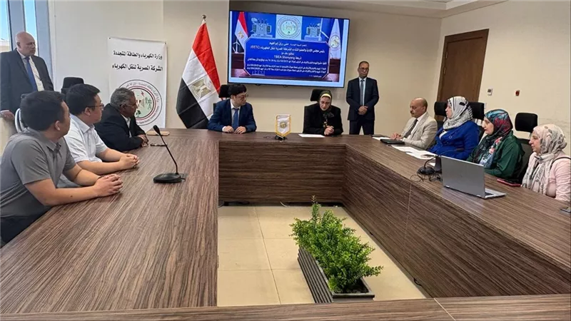 «المصرية لنقل الكهرباء» توقع عقدًا لتعزيز قدرات الشبكة القومية الموحدة