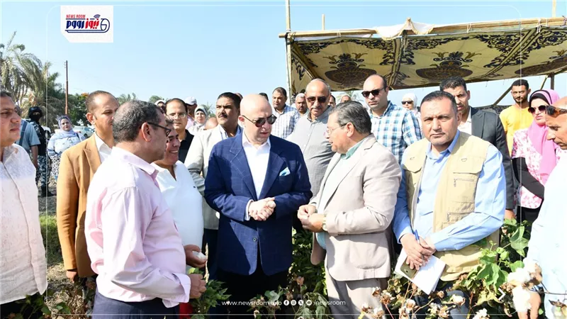 بالتزامن مع عيد الفلاح المصري الـ 74.. محافظ الفيوم يفتتح موسم جني القطن