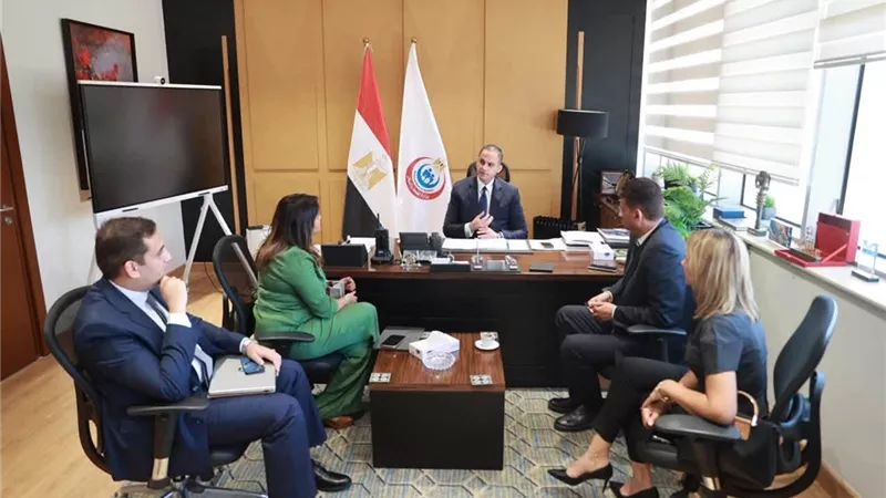 الصحة تبحث مع «داتافلو» توسيع التعاون في التحقق من تراخيص مزاولة المهنة