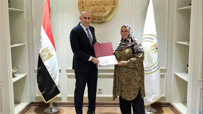 مديرة مدرسة الشهيد أحمد سمير بكفر الجزار: تكريمى من وزير التعليم رد اعتبار 