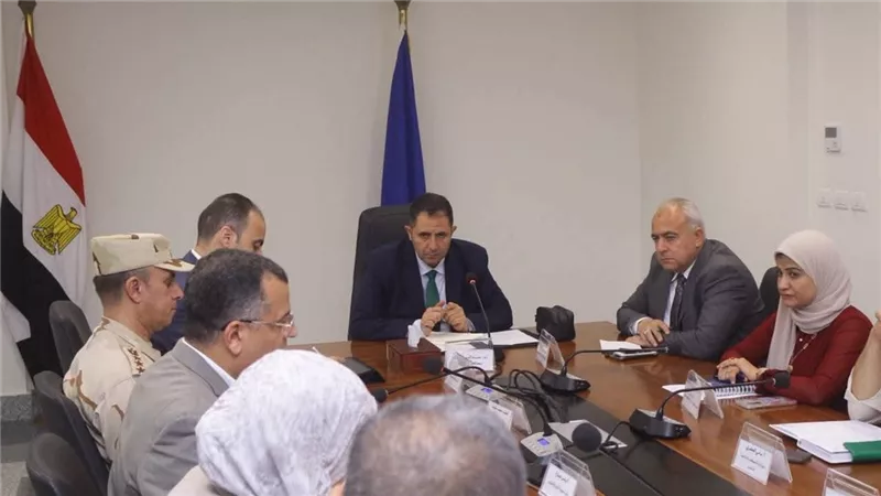 محافظ دمياط يترأس اجتماعًا موسعًا لمتابعة استعدادات المدارس