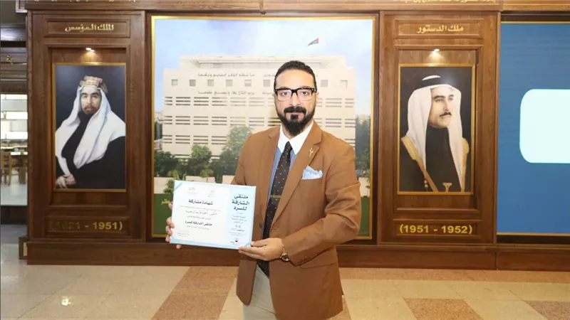 تكريم أحمد جمال عيد في ملتقى الشارقة للسرد تقديرًا لمنجزه العلمي والأدبي