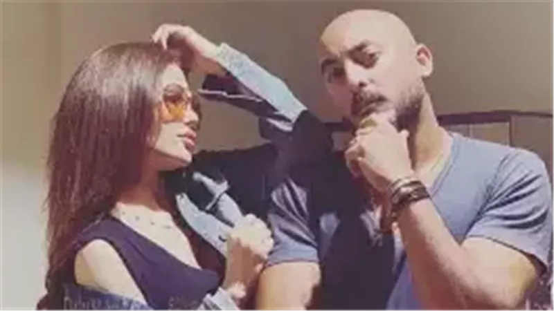 بعد أغنية سيبو سيبو.. حسام الحسيني يتعاون مجددًا مع هيفاء وهبي |خاص