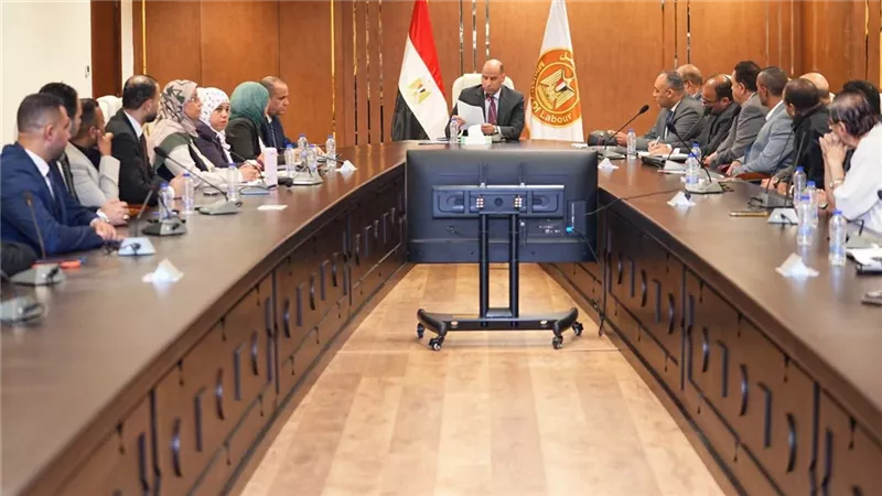 وزير العمل يمنح شركات إلحاق العمالة بالخارج مهلة 6 أشهر لتوفيق أوضاعها