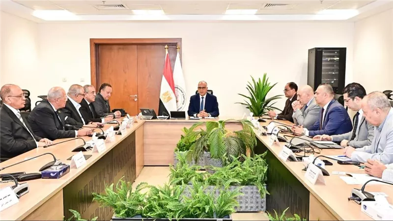 وزير الري ونقيب المهندسين بحث سبل تحسين الأوضاع الوظيفية والمادية للمهندسين
