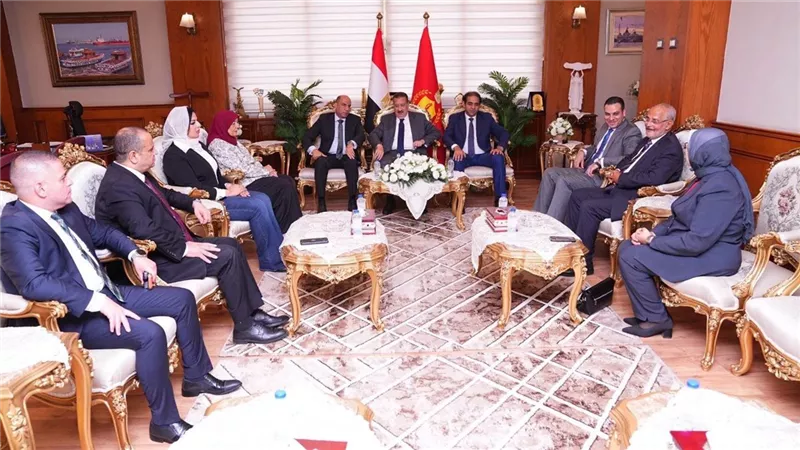 محافظ بورسعيد يستقبل وزير العمل بديوان عام المحافظة في بداية جولة ميدانية 