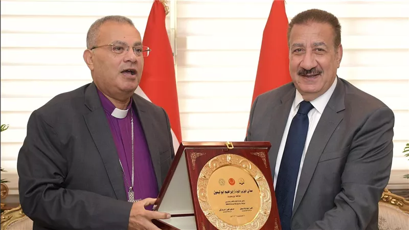 محافظ بورسعيد يستقبل رئيس الطائفة الإنجيلية بمصر لبحث سبل تعزيز التعاون