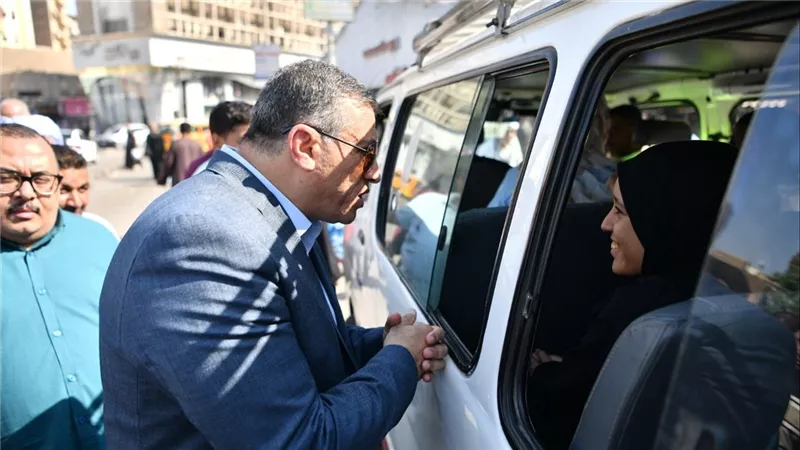 محافظ قنا يتابع التزام سائقي التاكسي بالتعريفة الموحدة ويوجه بتكثيف الرقابة