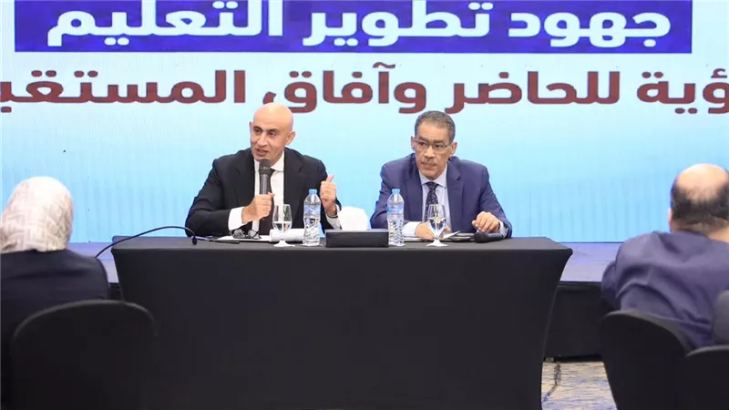 وزيرا التعليم والإعلام يعقدان جلسة نقاشية مع رؤساء التحرير حول تطوير التعليم ومستقبله