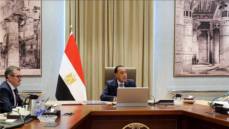 مدبولي يتابع مع وزير التخطيط تطورات الاقتصاد المصري وتنفيذ الخطة الاستثمارية