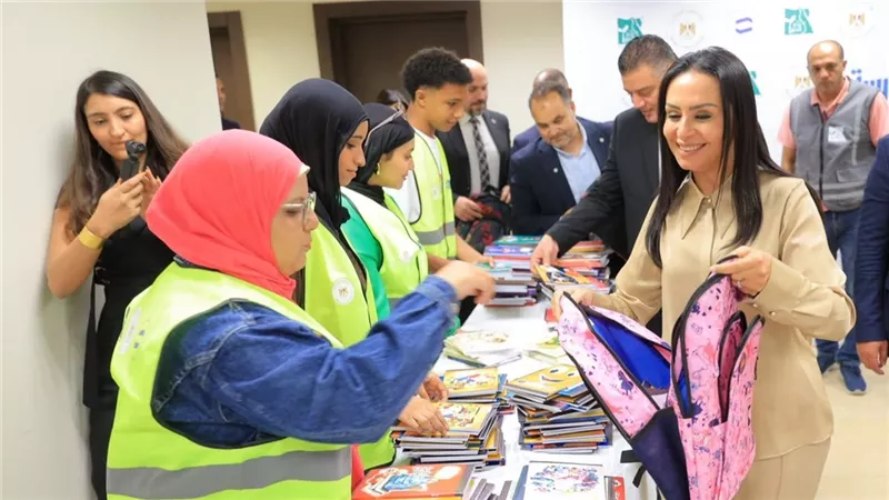 وزيرة التضامن تشارك المتطوعين ختام تجهيز الحقائب المدرسية استعدادا للعام الدراسي الجديد