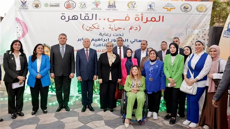 رئيسة المجلس القومي للمرأة تشهد افتتاح معرض 