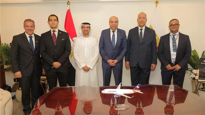 وزير الطيران يشهد توقيع مذكرة تفاهم بين إيركايرو ومجموعة طيران أبوظبي