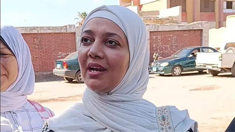 بالورد.. معلمو مدرسة الشهيد أحمد سمير يستقبلون مديرة المدرسة بعد تكريم الوزير