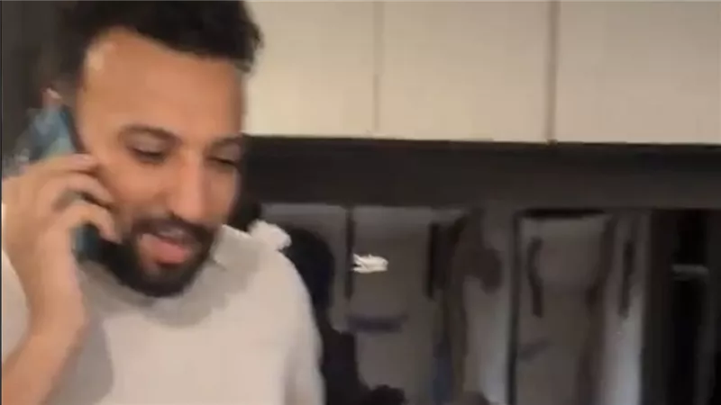 «نحل في المطبخ.. وعسل في السقف».. اكتشاف غريب يفاجئ رجلا مصريا