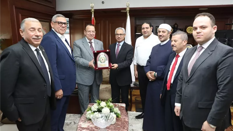 نقيب الأشراف يلتقي محافظ بني سويف لبحث تعزيز التعاون