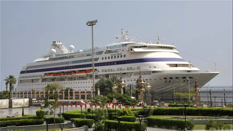 في زيارتها الثانية.. ميناء غرب بورسعيد يستقبل السفينة السياحية «ASTORIA GRANDE