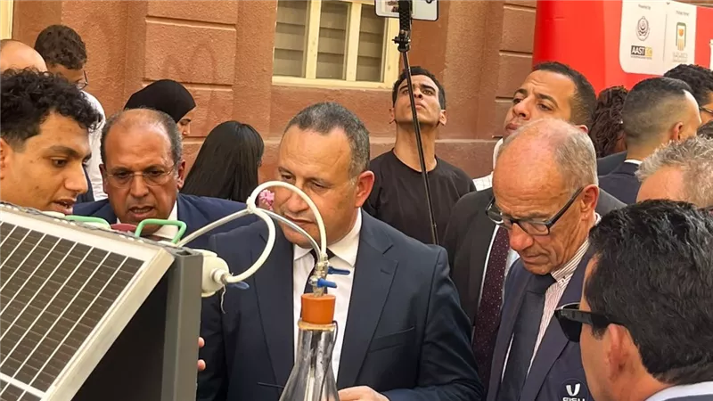 طلاب جامعة الدلتا التكنولوجية يستعرضون مشروعاتهم التكنولوجية في المعرض العلمي