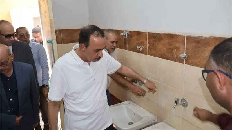 محافظ سوهاج يتفقد مدارس طما استعدادًا لانطلاق العام الدراسي الجديد