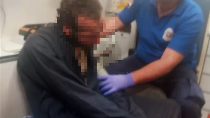 محافظ سوهاج يوجه بسرعة إنقاذ مواطن يفترش الرصيف ونقله للمستشفى