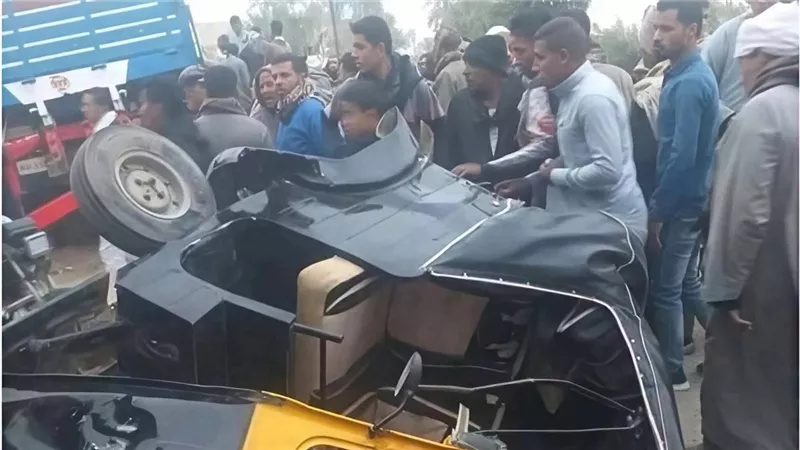 مصرع شخصان وإصابة الثالث اثر تصادم توكتوك مع تريلا على الطريق الزراعي بالمنوفي