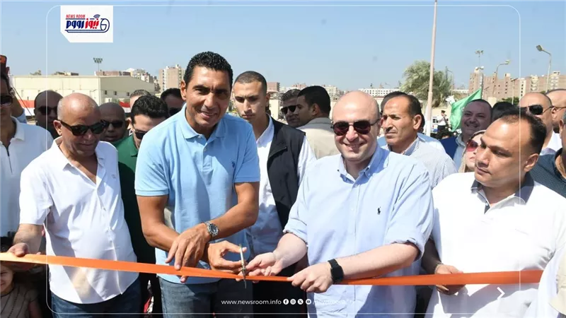 وزير الشباب والرياضة ومحافظ الفيوم يفتتحان مجمع حمامات السباحة بنادي قارون