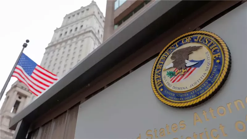 40 مليون دولار من الذهب.. اتفاق إقرار بالذنب مع مسؤول سابق في «CIA»