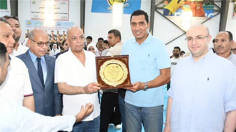 وزير الشباب والرياضة يفتتح مجمع حمامات السباحة بنادي قارون الرياضي بالفيوم