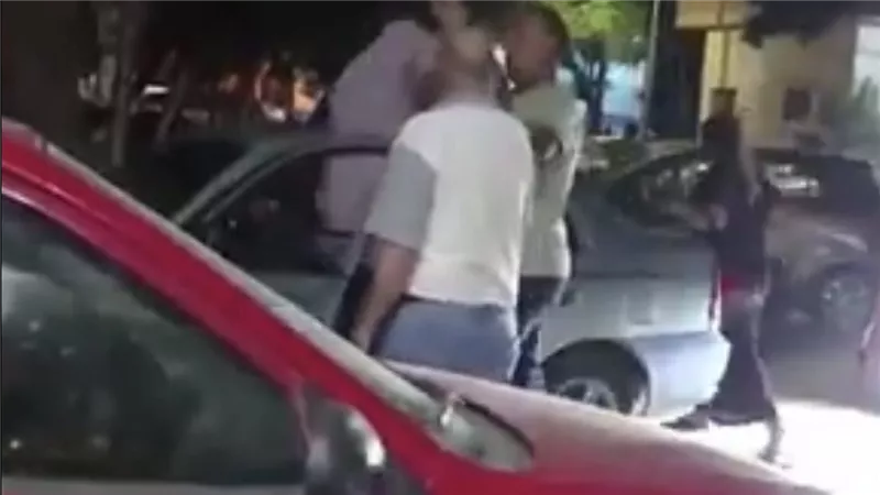 «خناقة في المريوطية».. فيديو يوثق اعتداء زوجين سودانيين على سائق «أوبر»