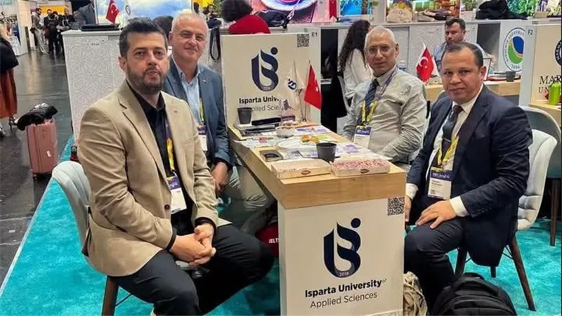 من جلاسكو إلى الإخوان.. علامات استفهام حول لقاء رئيس جامعة المنيا بأكاديمي تركي