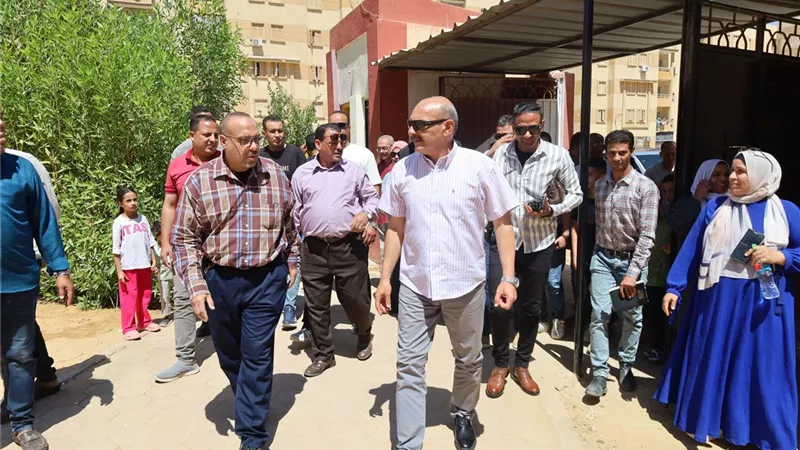 استعدادًا للعام الدراسي الجديد.. محافظ السويس يتفقد مدرسة الشهيد أبو الرجال 