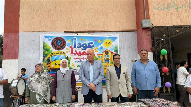 رئيس مدينة كفر شكرومدير الإدارة ورئيس مجلس الأمناء يتفقدون مدرسة الرسمية للغات