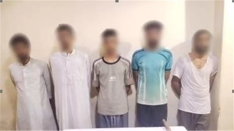 بسبب خلافات الجيرة ولهو الأطفال.. ضبط 5 متهمين اعتدوا على صياد بالفيوم وأصابوه