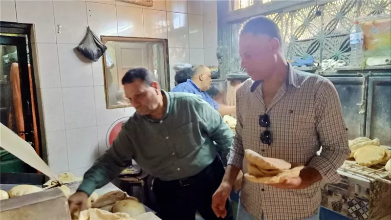 حملات فجرية على مخابز الإسكندرية تسفر عن تحرير 23 محضرًا وضبط 13 طن دقيق بلدي