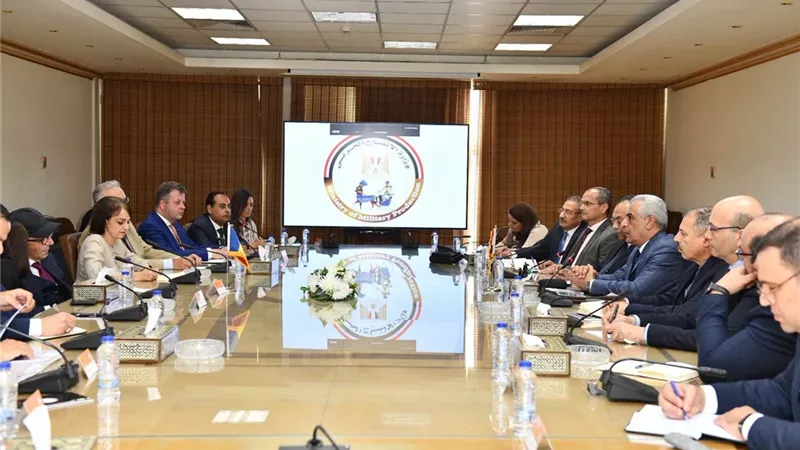 وزير الإنتاج الحربي يبحث مع سفيرة رومانيا تعزيز التعاون المشترك