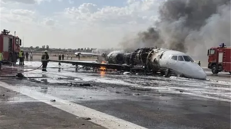 ليبيا.. سقوط طائرة خاصة قرب مطار مصراتة ونجاة طاقمها