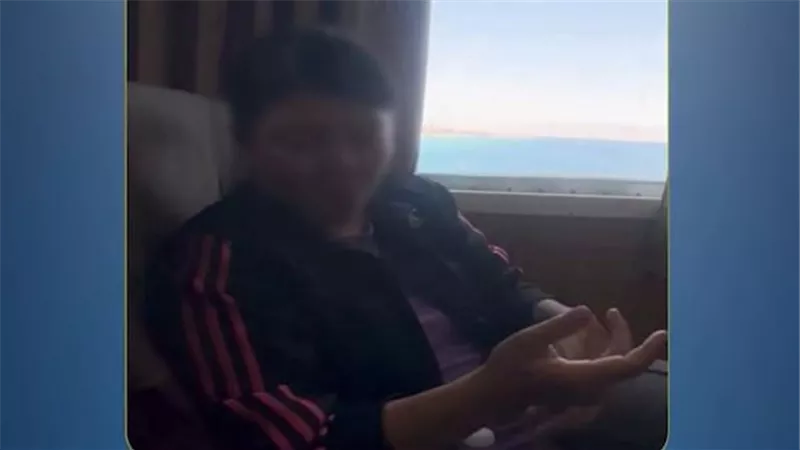 كشف ادعاء سائحة أجنبية طلب الشرطة 500 دولار لتنظيم جولة سياحية وختم جواز سفرها
