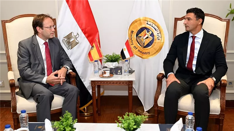وزير الصناعة
