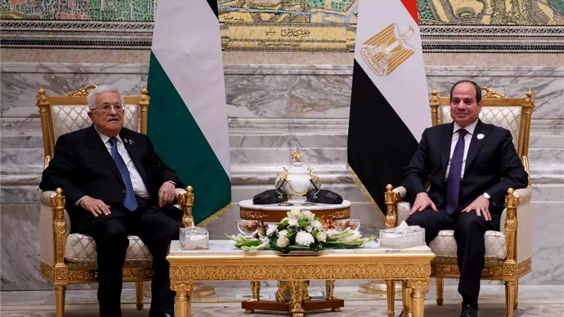 الرئيس المصري ونظيره الفلسطيني