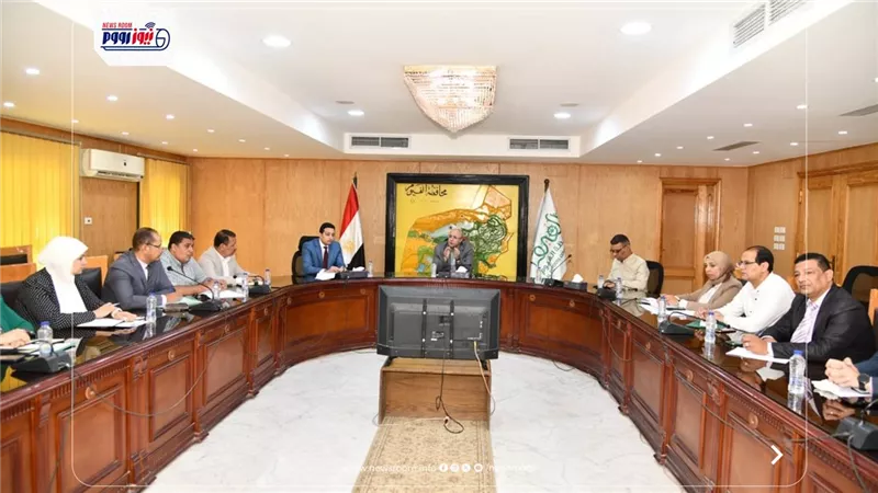 محافظ الفيوم يترأس اجتماع اللجنة الدائمة للبت في طلبات المشروعات الاستثمارية