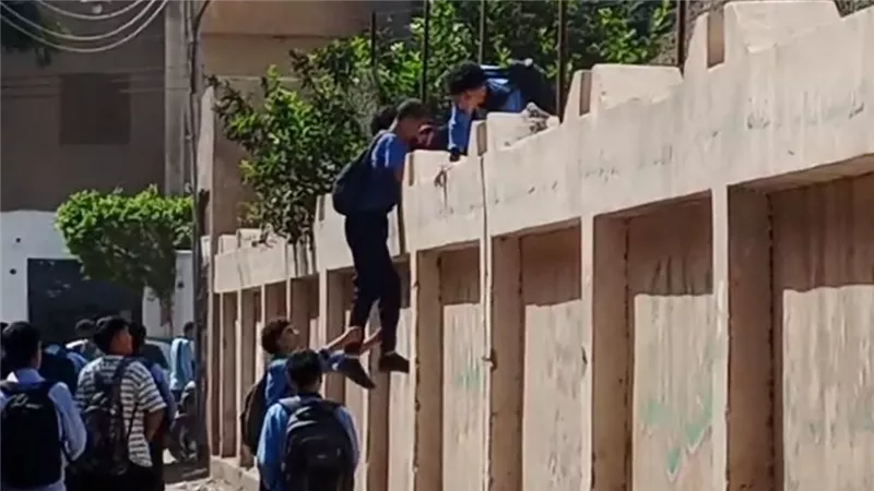 هروب جماعي من طلاب ثانوي بمدرسة بالمنوفية ورد حاسم من وكيل التربية والتعليم