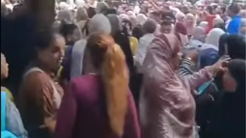أولياء الأمور يحاصرون المنطقة.. تجمعات ضخمة أمام مدارس العجوزة تثير القلق | تفاصيل