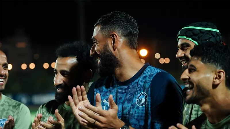 تكريم مدرب وحارس بيراميدز من قِبل جمعية اللاعبين المحترفين المصرية
