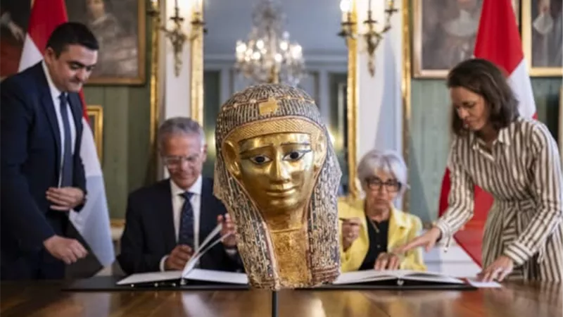 القناع الجنائزي