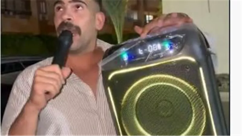 «هات فلوسي يا عيسوي»..  محصل ديون يفضح مدينا بالميكروفون أمام الجيران: «عامل لي بلوك»