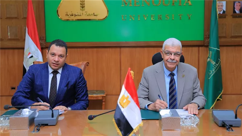 رئيس جامعة المنوفية ورئيس جهاز تنمية السادات يوقعان عقد التمليك لـ200 فدان 