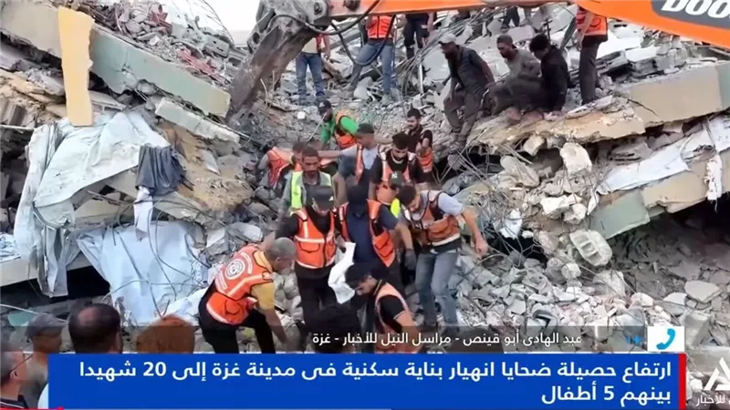 بينهم أطفال.. انهيار عقار سكني بغزة يخلف 20 شهيدا وأكثر من 30 مصابا في غزة