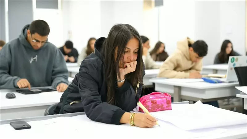 كلية الفنون والتصميم بجامعة الجلالة.. تعليم إبداعي يربط الفن بالتكنولوجيا وسوق