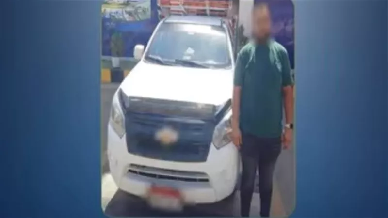 ضبط قائد سيارة بالشرقية سمح لركاب بالجلوس أعلى الصندوق أثناء سيرها
